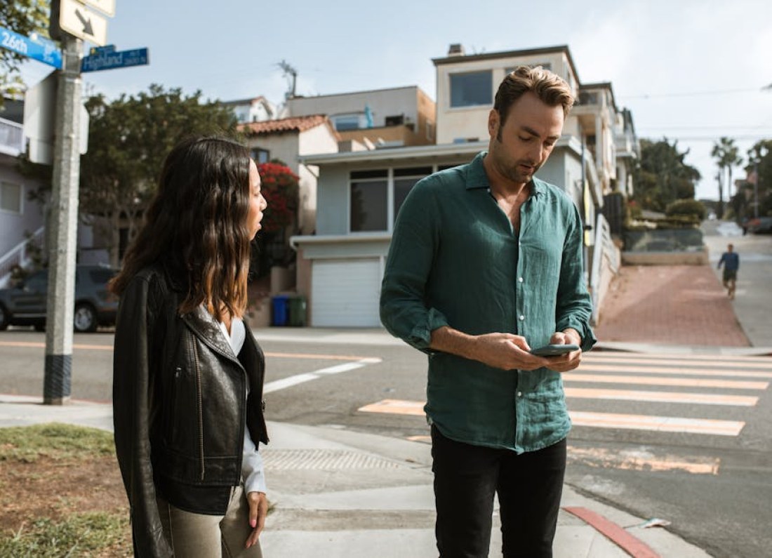 couple arguing over phone