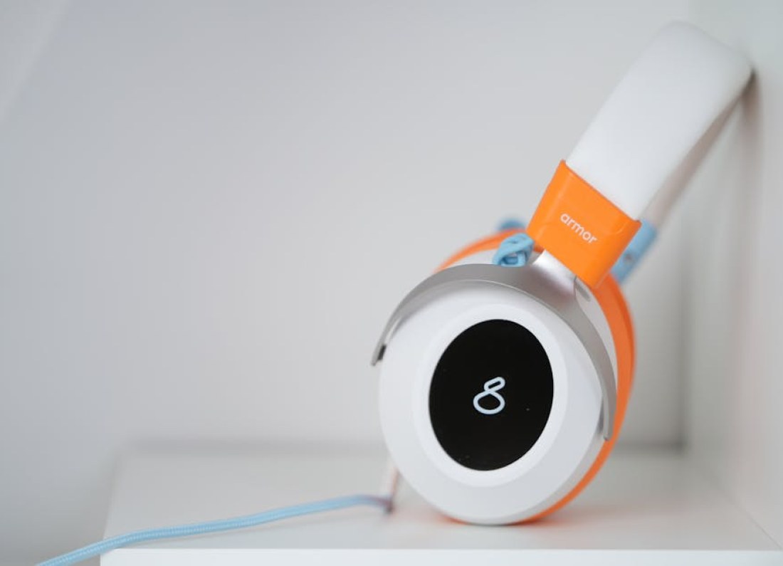 Xiaomi jewelry-like headphones