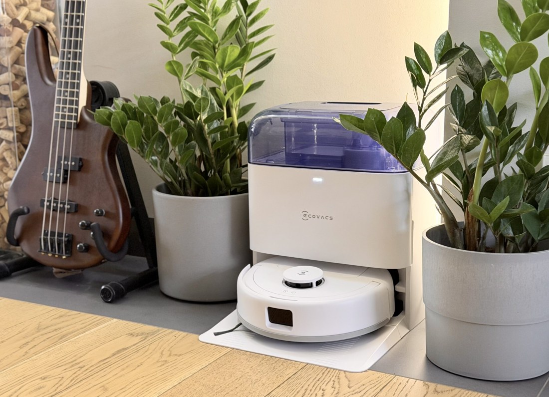 small cleaning robot