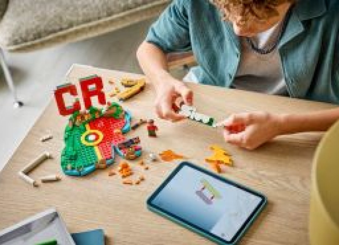 LEGO football players