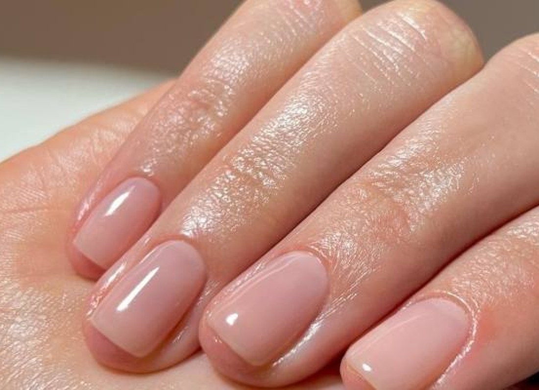 minimalist manicure nails