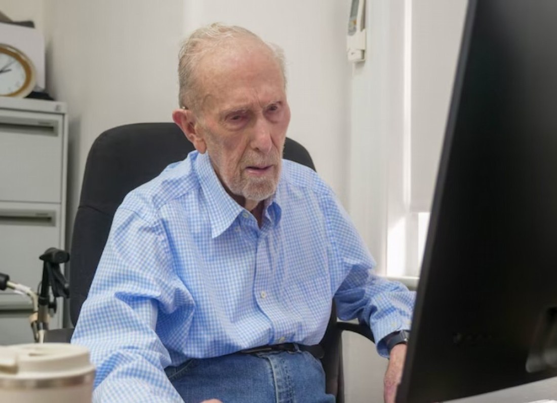 elderly man teaching computer