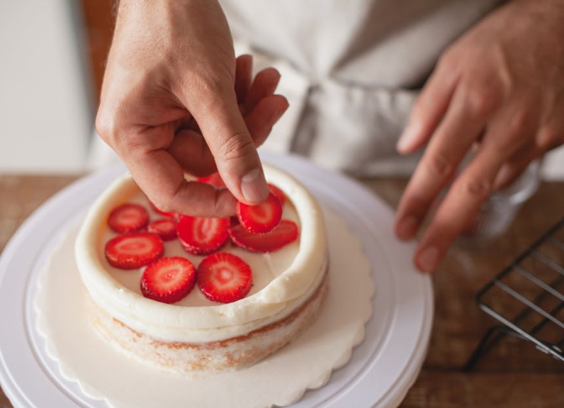 strawberry cake dessert