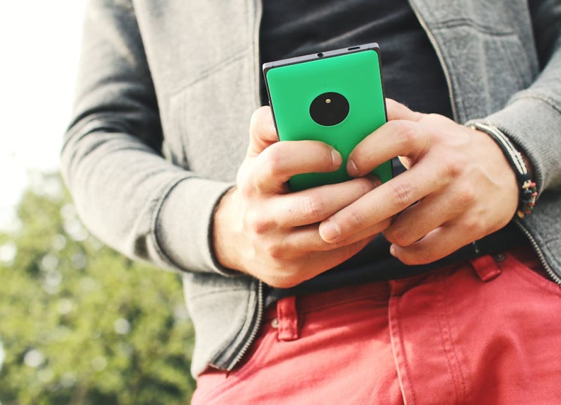 person holding old smartphone