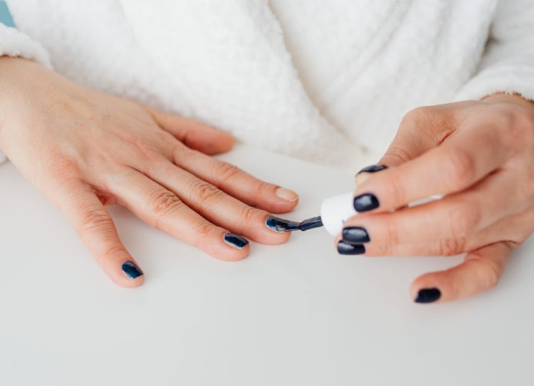 glossy nails
