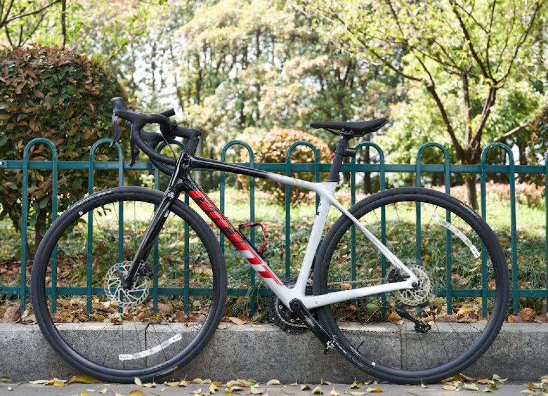 carbon fiber road bike