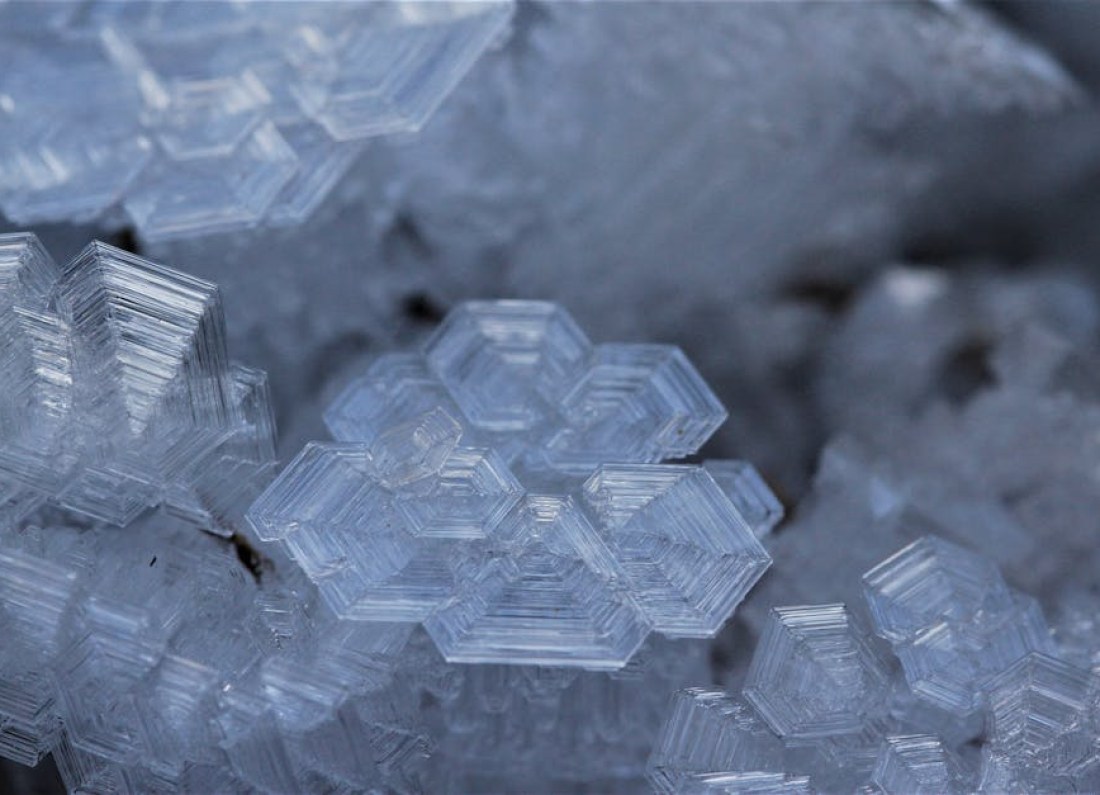 ice crystal structure