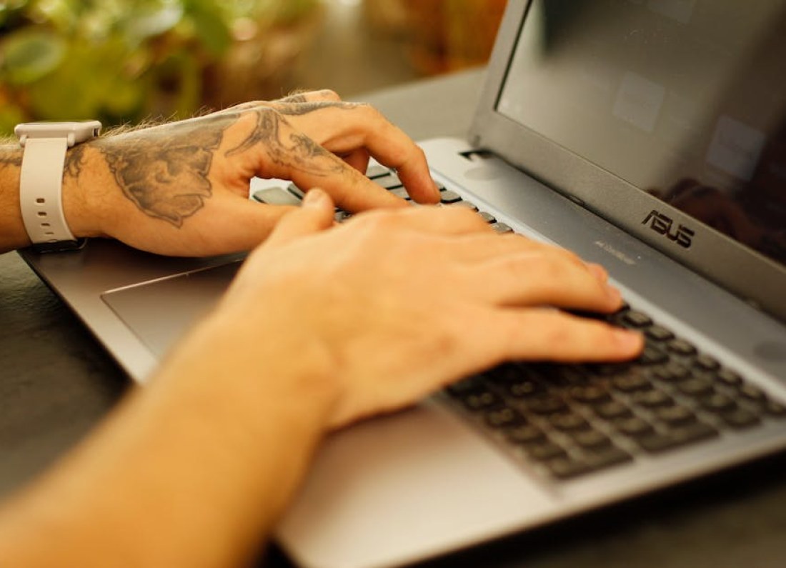 ASUS Zenbook Duo open
